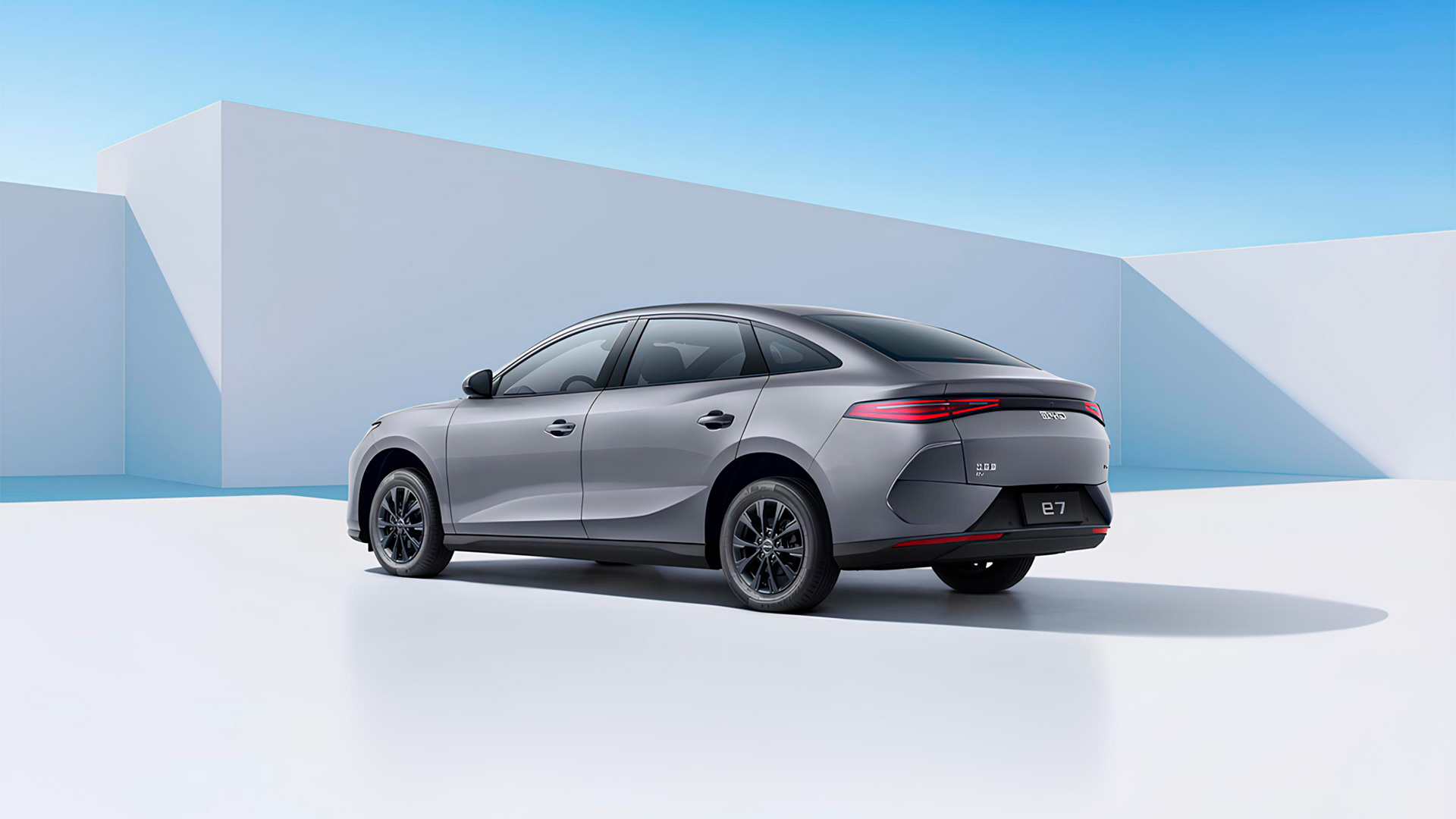 Электромобили BYD E7 из Китая